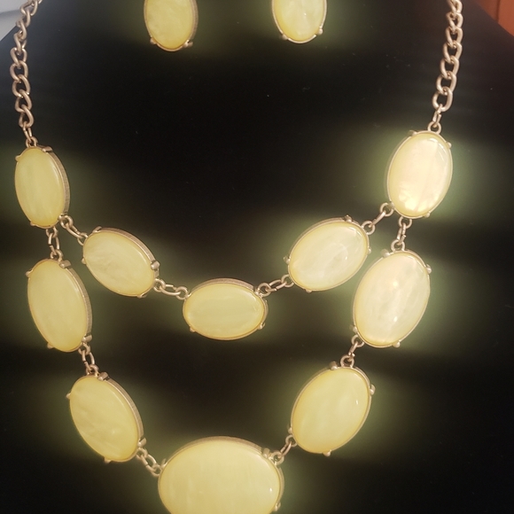 Necklace set yellow - Picture 3 of 4
